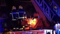 Dvoje teže povređenih u požaru, u Železniku: Veliki broj vatrogasaca uspeo da ga lokalizuje