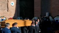 Kovčeg sa Mihinim telom unose u baziliku: Tužni prizori u Rimu