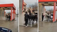 Uzeo pištolj za pranje i po hladnoći okupao sirote konje: Muke životinja u perionici u Ugrinovcima