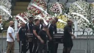 Kovčeg brazilskog fudbalskog heroja Pelea iznesen na teren stadiona