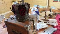 Kruna Nemanjića i viteška trpeza: Željko je čuvar srpske tradicije sa najvećom kolekcijom na Balkanu