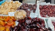 Ovo su cene suvog voća uoči Badnjeg dana: Posetili smo pijace i ulične prodavce