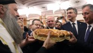 Dačić i Plenković s patrijarhom Porfirijem lomili česnicu u Zagrebu: Evo ko je izvukao novčić