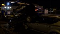 Tri automobila se "zgužvala" u Zemunu, jedan se "popeo" na drugog, ali nema povređenih