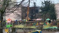 Snimak nakon pada ukrajinskog helikoptera nadomak vrtića u Kijevu: Vatrogasci izvlače tela