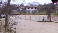 Poplave u Zvečanu: Voda privalila u kuće