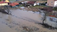Dramatični snimci iz vazduha: Voda ušla u kuće, potopljena groblja, ekipe se satima bore na terenu