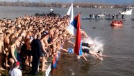 U Zemunu zagrmelo "Oj, Kosovo, Kosovo" uz upaljene baklje, a onda su uskočili u vodu