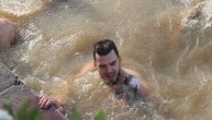 Niko kao Anđelko, mladić iz Čačka šesti put doplivao do Časnog krsta na Bogojavljenje