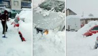 Nevesinje zatrpano snegom: Automobile otkopavaju iz smetova, prizori kao oni iz Kanade