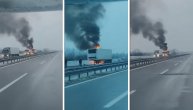 Gorela prikolica kamiona, gust dim kuljao na sve strane: Buktinja na autoputu Niš-Vranje