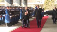 Miloš Zeman svečano dočekan ispred Palate Srbija