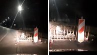 U jednom delu Grocke ugrožena bezbednost za sve učesnike u saobraćaju: Posred puta metalna ograda?