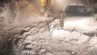 Teška noć za žitelje Zapadne Srbije: Deset automobila ostalo zavejano kod Sjenice
