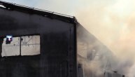 Izgorelo više od 1000 kvadrata starog magacina fabrike u naselju Bukovac: Lokalizovan požar u NS