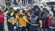 Spasioci izvlače žrtve iz ruševina, broje se mrtvi: Prvi snimci razornog zemljotresa u Turskoj