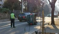 Automobil se prevrnuo na krov, povređena žena: Teška saobraćajka u Beogradu