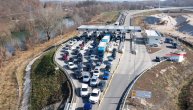 Kilometarske kolone na auto-putu: Krenuli na praznovanje a u Pakovraću ih sačekao kolaps