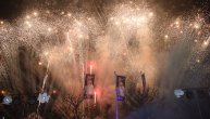 Spektakularni vatromet na dočeku Novaka Đokovića na Novom Beogradu ispred porodičnog restorana