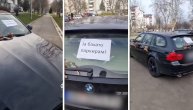 Čovek ostavio auto nasred parka, pa porukom pokušao da isprovocira sve ljude: "Ja bahato parkiram"