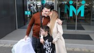 Radanovići nasmejani izašli iz porodilišta: Sloba izveo sina Damjana