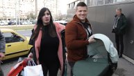 Sloba Radanović stigao po Jelenu i naslednika u porodilište