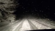 Vozači, oprezno preko Iriškog venca: Veje sneg na Fruškoj gori, debeo sloj se uhvatio po putu