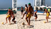 Nole igrao fudbal na pesku sa dečacima iz Dubaija