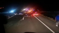 Prvi snimak sa mesta žestokog lančanog sudara kod Siriga: Automobil prevrnut