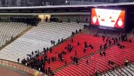 Grobari čim su ušli na južnu tribinu počeli su da lome stolice na stadionu "Rajko Mitić"