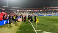 Igrači Partizana istrčali na zagrevanje pred 169. Večiti derbi praćeni zvižducima sa severne tribine
