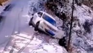 Da bi spasio džipa umalo izgubio život: Imao sreće što ga auto nije povukao u provaliju