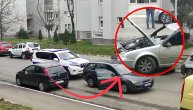 Zapaljen automobil u Rakovici: Vozilo kradeno, izgorela celokupna unutrašnjost, snimak sa lica mesta