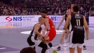 Zbog ovog faula je Kampaco dobio petu ličnu, navijači Zvezde i šoku