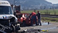 Zastrašujući prizor na mestu jezivog sudara kod Požege: Jedna osoba poginula, auto skroz smrskan