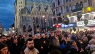 Sirene za opasnost u Beču: Srbi obeležili godišnjicu NATO bombardovanja