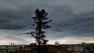 Zacrnilo se nebo nad Beogradom