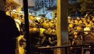 Tenzija ispred stadiona: Navijači Srbije nezadovoljni što ih crnogorska policija ne pušta na tribine