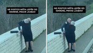 Njihova ljubav je oduševila svet: Baka i deka se grle na ulici