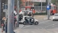 Taksista teško povređen u sudaru taksi vozila i tramvaja u Karađorđevoj ulici
