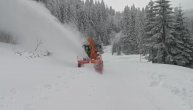 Dramatični snimak stiže sa srpske planine usred proleća: Putari se još bore sa visokim smetovima