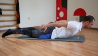 Vežbe za kifozu: Kućni trening za jaka i prava leđa