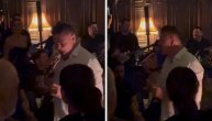 Savo Milošević "pokidao" hit Sinana Sakića: Cela kafana je pevala sa njim