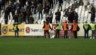 Navijači Partizana gađali sudiju stolicom: Zbog ovoga je morao da se isprazni stadion