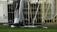 Lezi dole, ruke na glavu: Pogledajte kako je policija privela nekoliko navijača Partizana