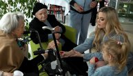 Milica Pavlović posetila "Dom za stare" u kojem je bila njena pokojna baka: Pevala penzionerima hit