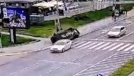 Snimak sudara kod Ada Mola: Auto se prevrnuo na krov