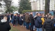 Nolemanija trese Banja Luku: Pogledajte koja masa ljudi čeka samo da bi gledala Đokovićev trening