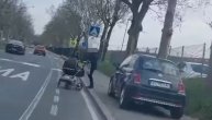 Sraman prizor na Bulevaru oslobođenja: Žena sa bebom obilazi bahato parkirani automobil