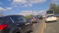 Gužve na Brankovom mostu uveliko počele: Puštena i žuta traka, a saobraćaj mili
